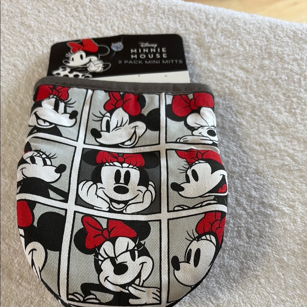 Disney Minnie Mouse Comic Style Mini Mitts - Red, Black, White